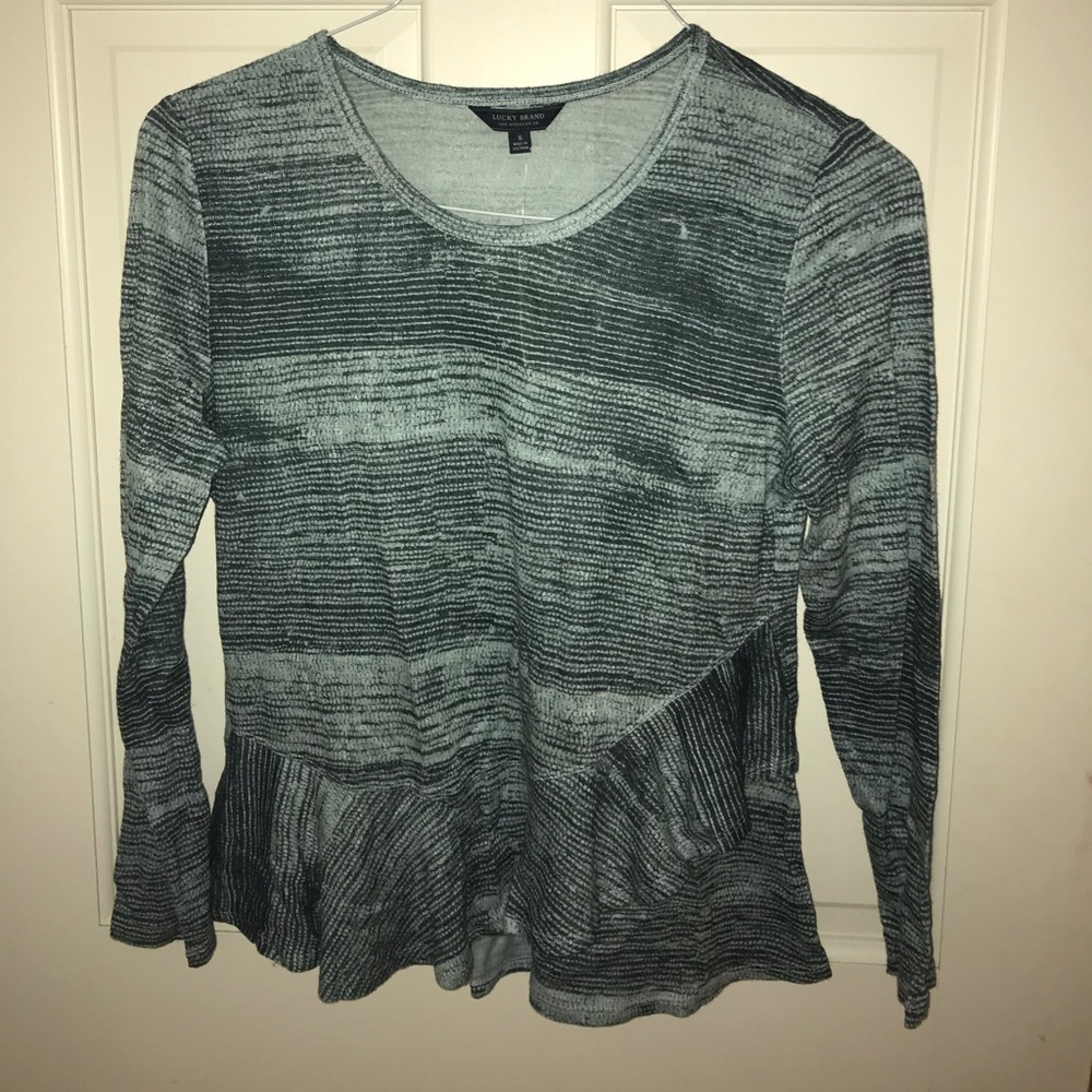 Never worn blue top with pretty pattern